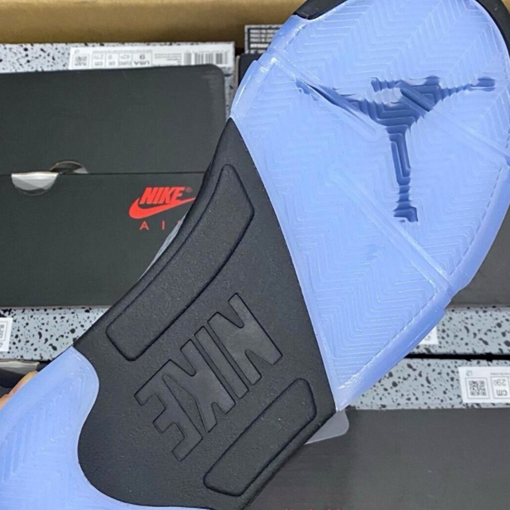 Nike Black and Blue Sneakers with Classic Traction